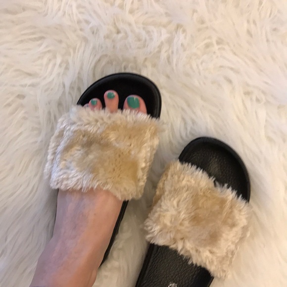Blondie Beige Fur Slides - Picture 2 of 8